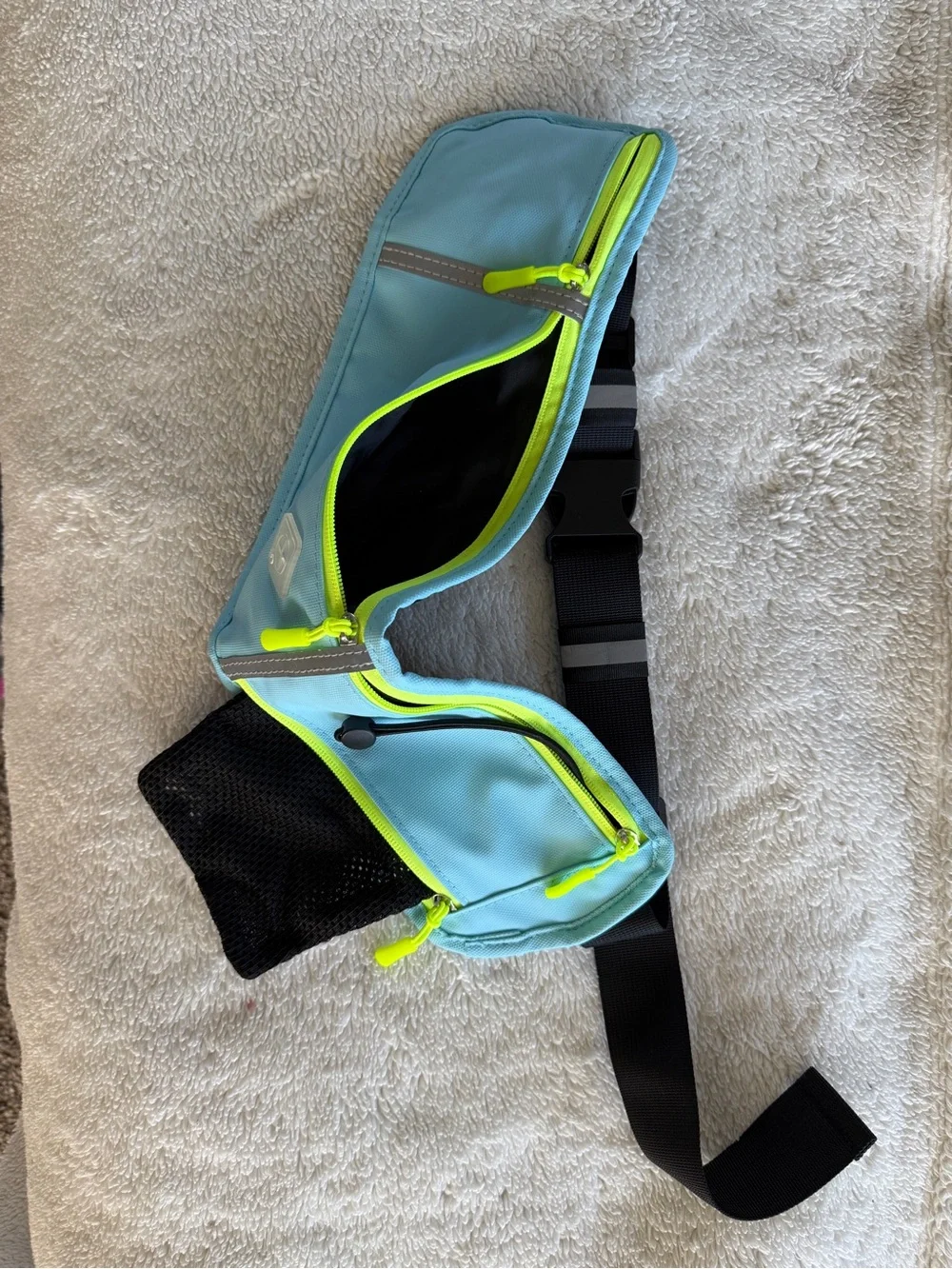 Light Blue Running Belt with Neon Yellow Accents